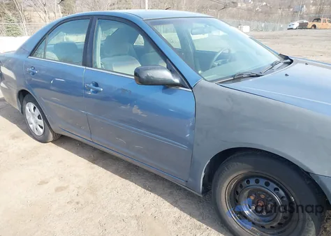 2002 Toyota Camry Le z USA, uszkodzony, nr VIN 4T1BE32K92U624428